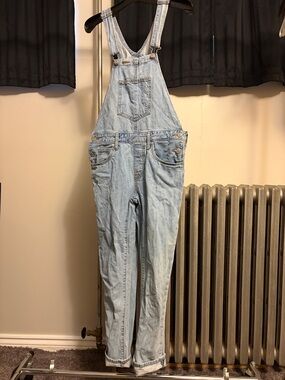 Light Wash Denim Levi’s Overalls